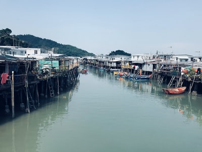 The waters of the cloudy sky during the day
